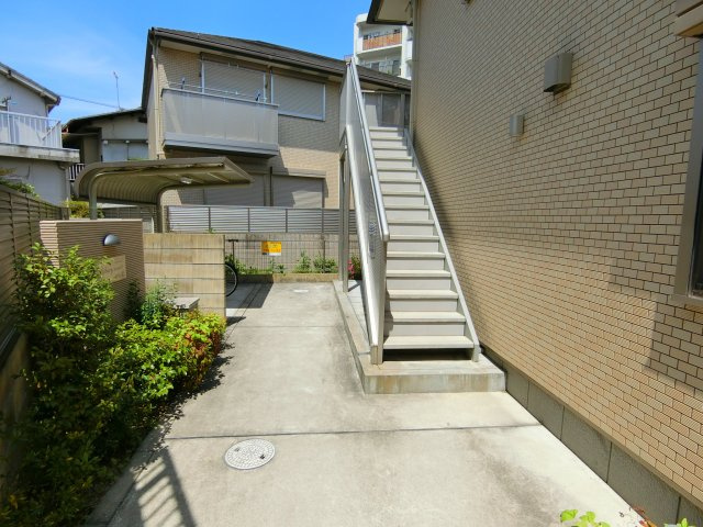 バイブリーコートＤ棟のエントランス