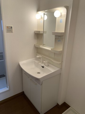 【洗面所】 | リビングタウン堅田　Ｃ棟 | ※写真はC101号室です
