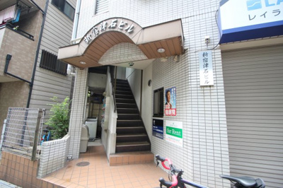 【エントランス】 | 新宿津石ビル | 毎日通るエントランスはこのようになっています