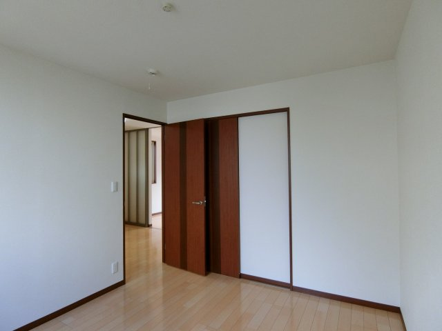 THサルーテ　Aの洋室