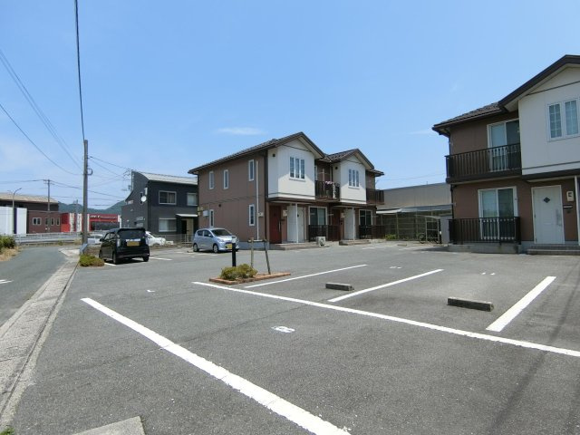 THサルーテ　Aの駐車場