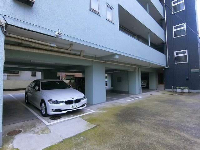 山王ハイツの駐車場