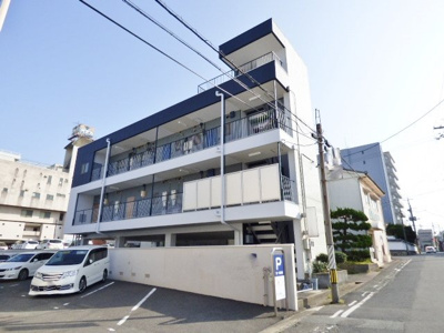 【外観】 | グランコムメゾン常盤町 | 鉄骨造3階建です。