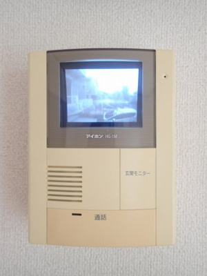 【セキュリティ】 | リヴェール白鳥【SHM】 | 防犯対策に有効なカメラ付きインターホン！事前に来訪者の確認が出来るので慌てませんね♪一人のお留守番でも安心☆※参考写真※