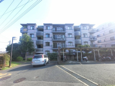 【外観】 | 保土ヶ谷グリーンタウンJ棟 | 安心の新耐震基準マンション。
戸数も多く管理体制良好です。
周辺には大きな公園もあり。