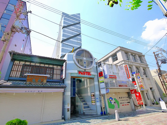 アイリス三条ビルの外観