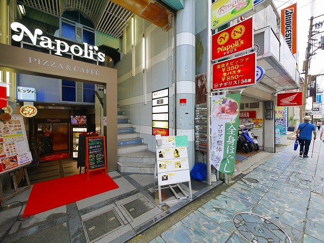 アイリス三条ビルのエントランス