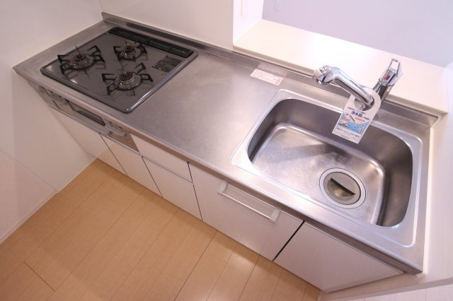 神戸市垂水区五色山７丁目のアパートのキッチン|同社施工例です。