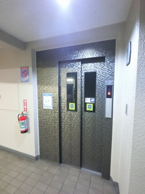 【その他共用部分】 | ダイアパレスアクティブシティ鶴見 | お買い物時やベビーカーの出し入れに便利なエレベーター付