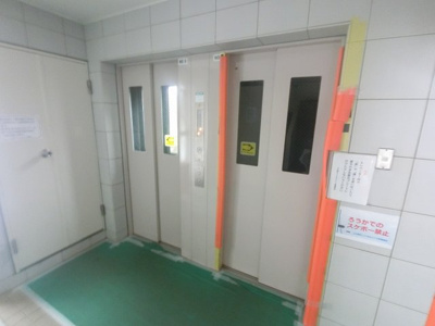 【その他共用部分】 | 上大岡セントラルハイツB棟 | お買い物時やベビーカーの出し入れに便利なエレベーター付
混雑時にも便利なエレベーター2基付です。