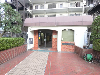 【エントランス】 | 東神奈川グリーンマンション | 京急本線「神奈川新町」駅徒歩3分の好立地。
京浜東北線「東神奈川」駅徒歩12分。
都内に出やすい2路線が利用でき通勤・通学に大変便利です。