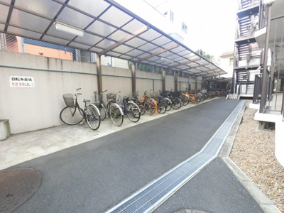 【その他共用部分】 | 東神奈川グリーンマンション | 自転車置き場です。