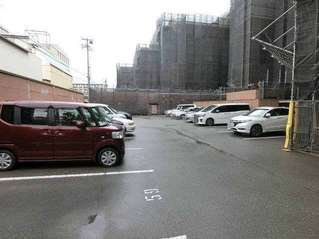 明石ダイヤハイツの駐車場
