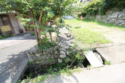 【前面道路含む現地写真】 | 大津市坂本１丁目25-40　売り土地 | 隣地境界付近