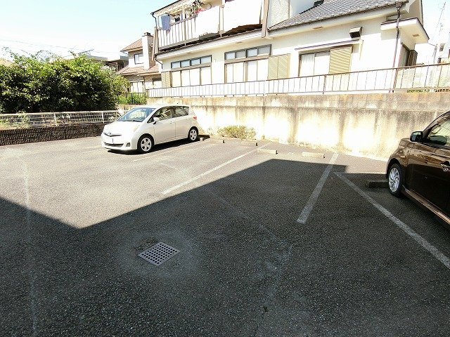 ブライトヒル昭島の駐車場