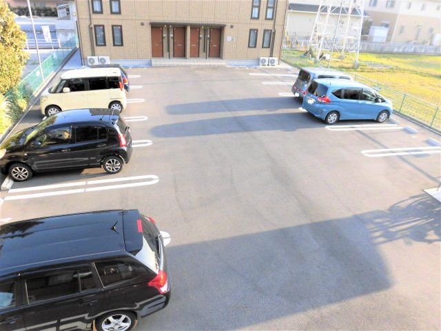 グッドラック・ワンAの駐車場