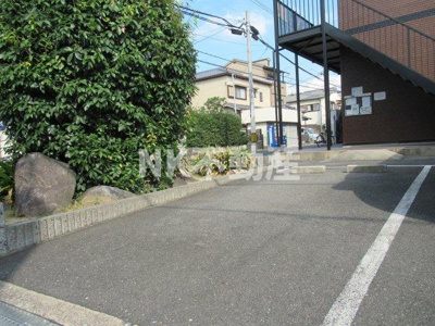 【駐車場】 | プルーデンス（吉田賃貸） | 駐車場があるので、車を買う予定の方も安心です