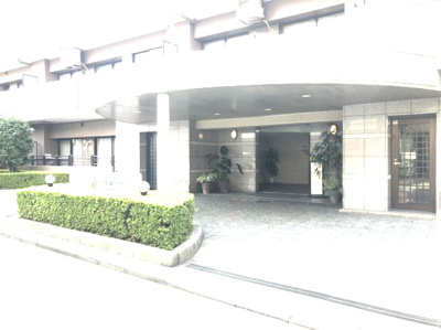 【エントランス】 | コスモ町屋リバーシティ | 緑の管理がしっかりされているきれいなエントランス