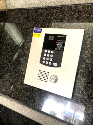 【その他共用部分】 | コスモ町屋リバーシティ | 来客の顔が確認できるモニタ付インターホン