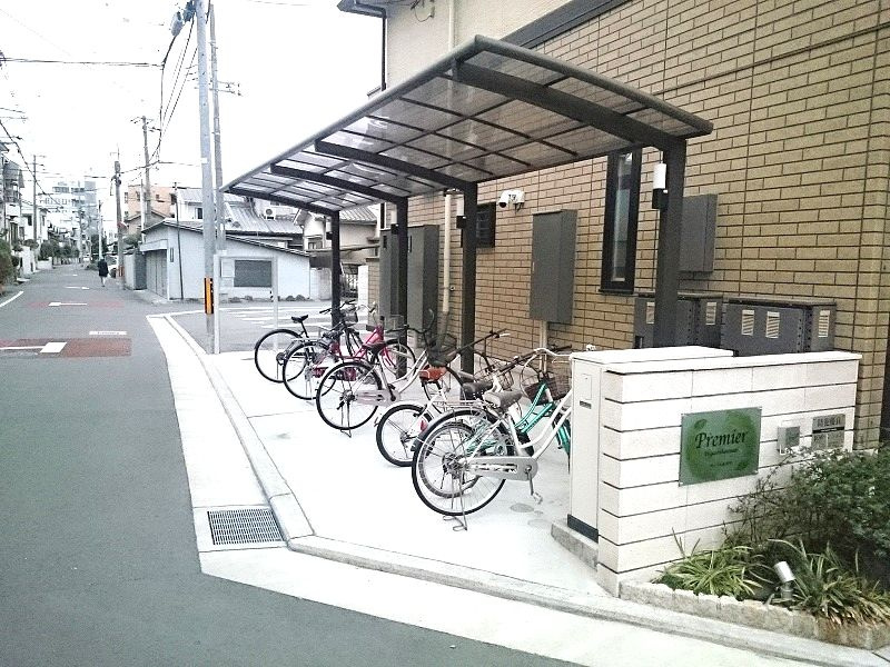 プレミール東本町のエントランス