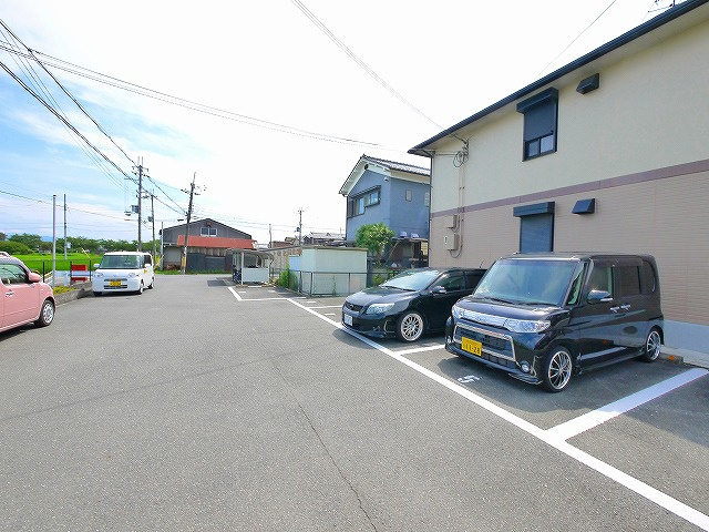 セジュール三笠Aの駐車場|駐車場があるので、車を買う予定の方も安心です