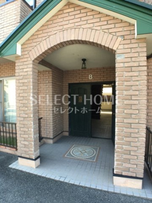 【エントランス】 | ヴィラ家奈Ｂ | 落ち着いた色調の洋室です