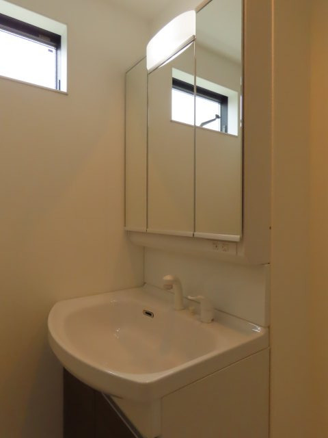 セレニティ加島４丁目Ａ棟の独立洗面台