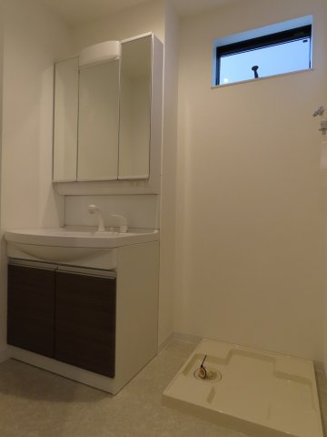 セレニティ加島４丁目Ａ棟の洗面所