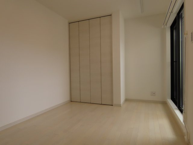 セレニティ加島４丁目Ａ棟の洋室