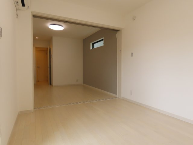 セレニティ加島４丁目Ａ棟の洋室