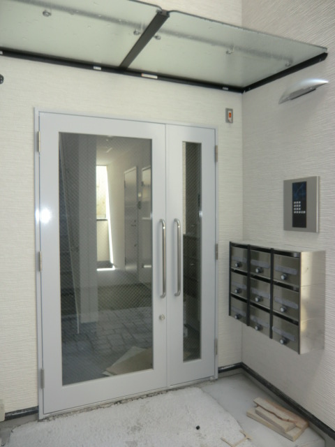 セレニティ加島４丁目Ａ棟のエントランス