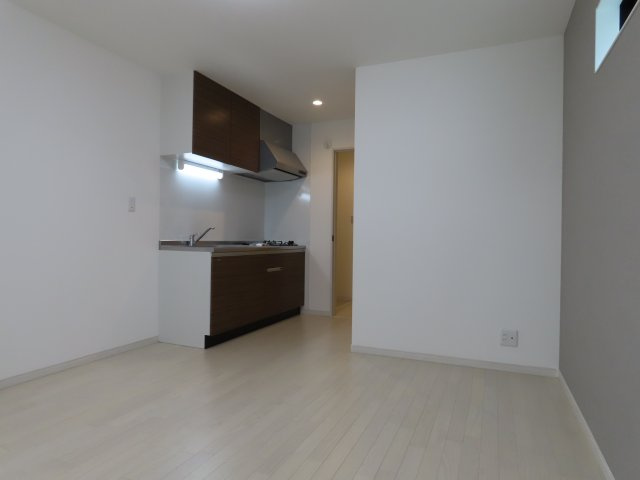 セレニティ加島４丁目Ａ棟の居間・リビング