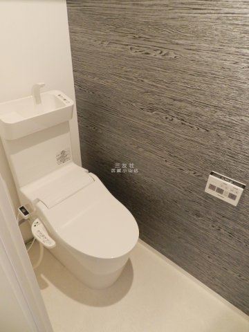 【トイレ】 | CARITAS不動前 | 落ち着いた色調のトイレです