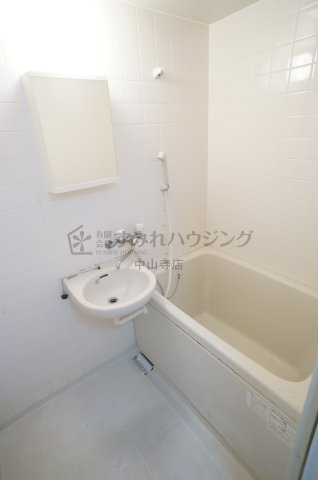 コンフィメゾン中山寺の浴室