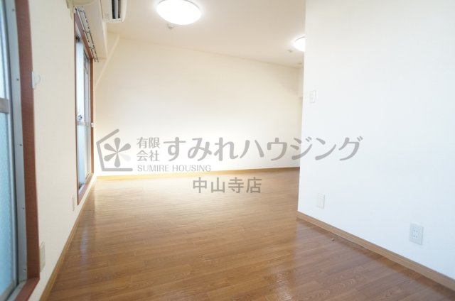 コンフィメゾン中山寺の寝室