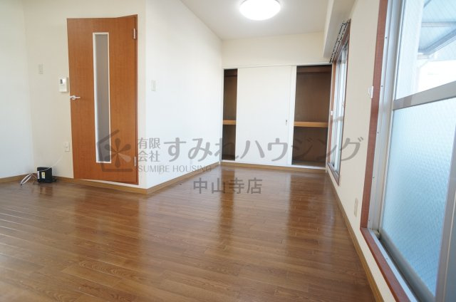 コンフィメゾン中山寺の寝室