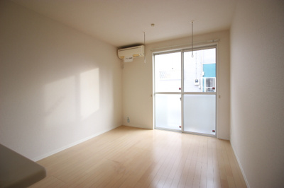 【居間・リビング】 | ラーク松代 | 家具の配置もしやすいお部屋です