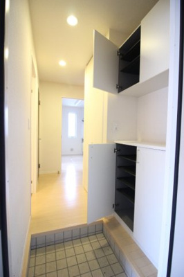 【玄関】 | ラーク松代 | 沢山入る靴箱収納ついてます