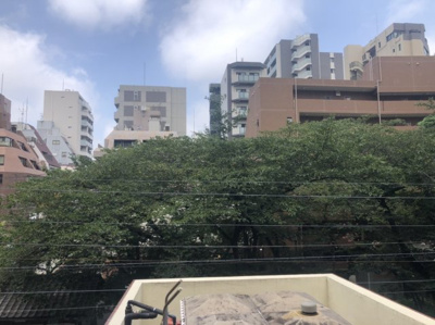 【展望】 | トーア岩本町マンション | 目の前に緑が広がりリフレッシュできる空間です