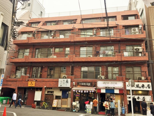 セードル新宿ハイツの外観|マンションは新宿駅から徒歩6分の賑やかな地域にございます。