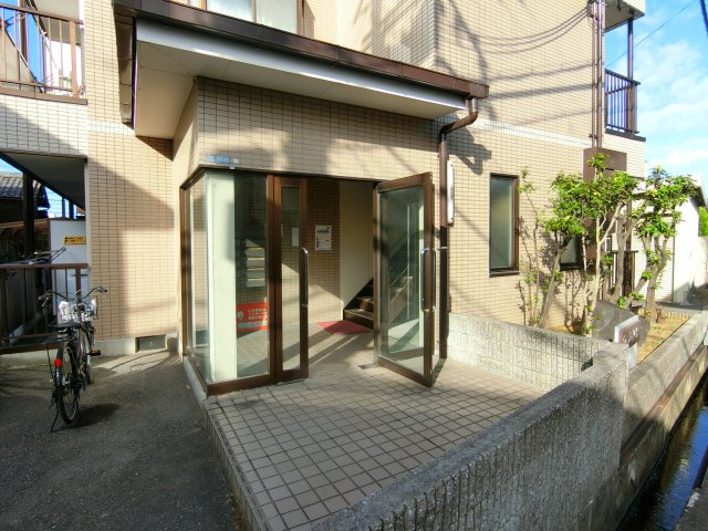 ウィル久保のエントランス