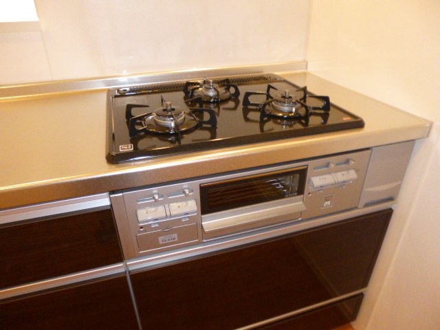 フロイデⅢのキッチン|３口ガスコンロ