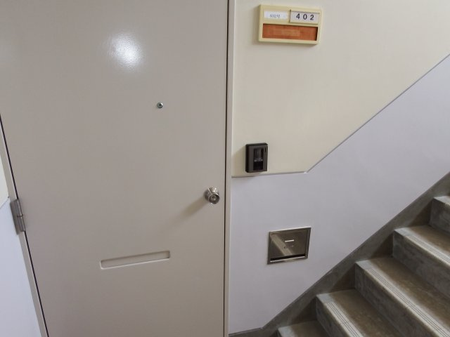 メゾン成沢のエントランス