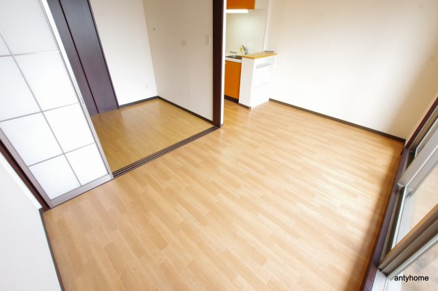 アーバンフラッツ西中島　仲介手数料無料の居間・リビング