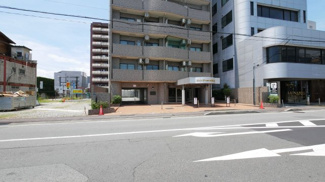 【外観】 | 甲府駅徒歩18分の立地。人通りが多く、便利な立地です。