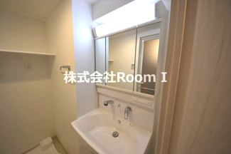 【独立洗面台】 | スプランディッド安土町 | 独立洗面台、小物を置くことができて便利です