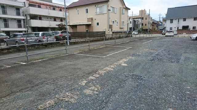 なか駐車場の外観