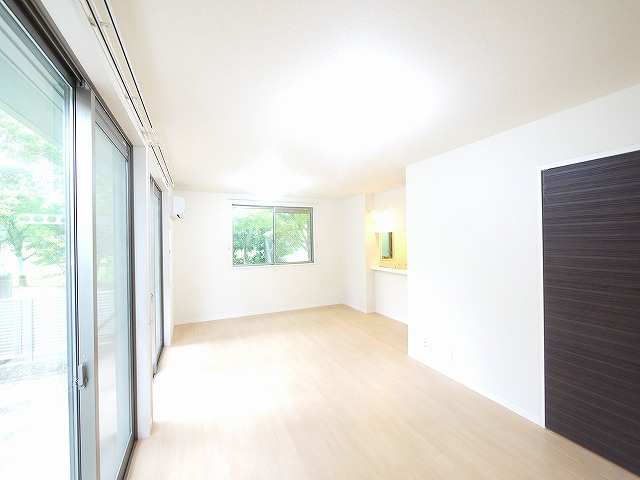 アルチェの洋室|落ち着いた色調の洋室です