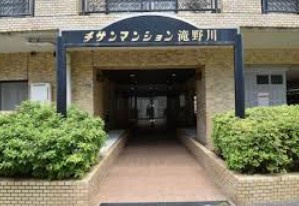 【エントランス】 | チサンマンション滝野川 | 緑の手入れがしっかりされたエントランス