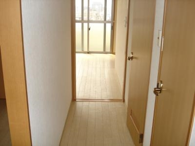 ピュアコート五条の子供部屋|玄関から～